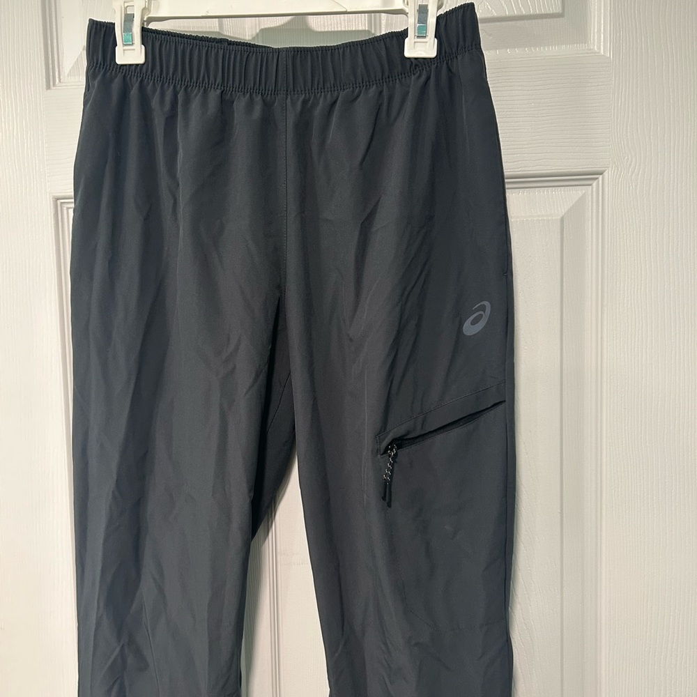ASICS sweatpants, perfect for running men’s size small. New. Never worn